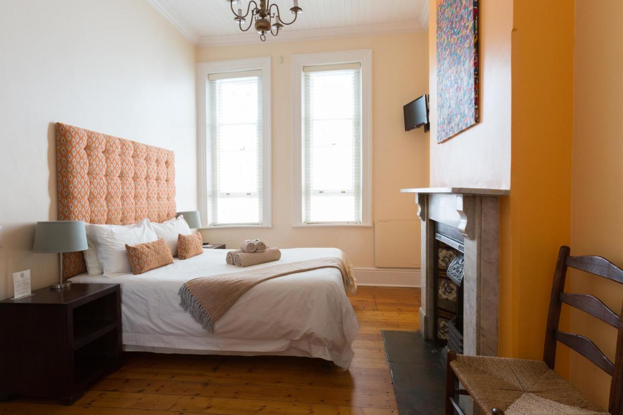 Bed and Breakfast Six On Scott Kapstadt Exterior foto